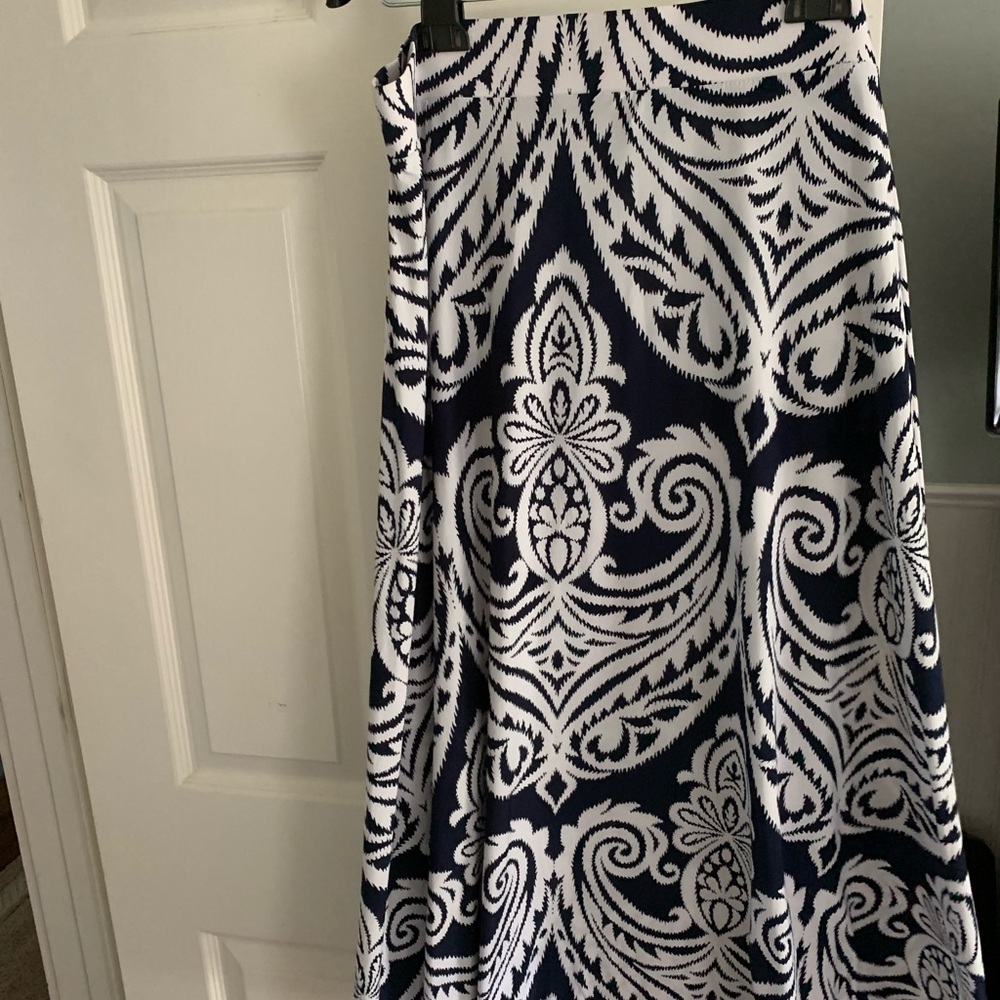 Woman’s navy and white skirt
